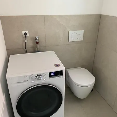 1 Zimmer Mit Bad Apartment *